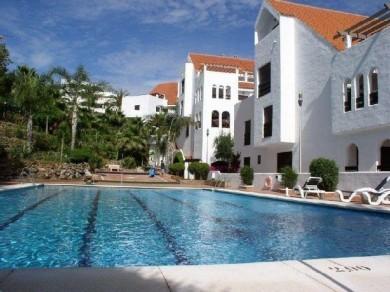 Apartamento con 2 dormitorios se vende en Marbella, Costa del Sol