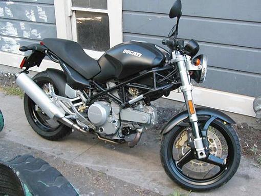 VENDO DUCATI MONSTER 620 DARK AÑO 2005. 17000 KM