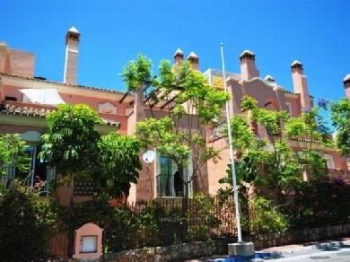 Apartamento con 2 dormitorios se vende en Marbella, Costa del Sol