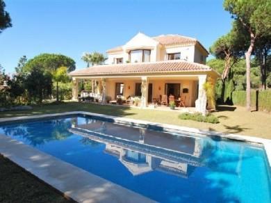 Chalet con 6 dormitorios se vende en Marbella, Costa del Sol