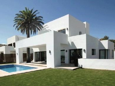 Chalet con 4 dormitorios se vende en Estepona, Costa del Sol