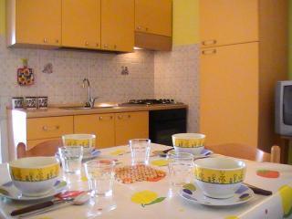 Apartamento : 2/8 personas - junto al mar - la caletta  nuoro (provincia de)  cerdena  italia