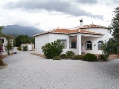 Chalet con 3 dormitorios se vende en Vinuela, Axarquia