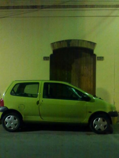 VENDO TWINGO BARATO EN VILANOVA (necesita reparación)