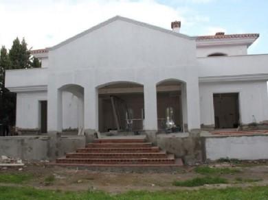 Chalet con 4 dormitorios se vende en Marbella, Costa del Sol