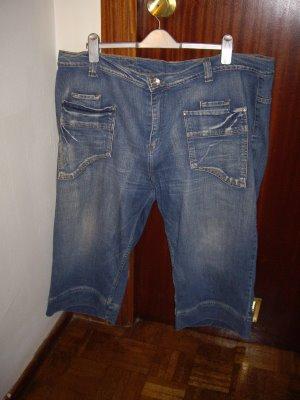 Se vende ropa de segunda mano de tallas grandes