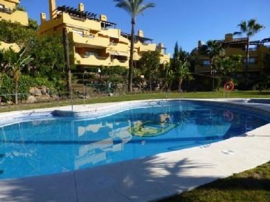 Adosado con 3 dormitorios se vende en Marbella, Costa del Sol