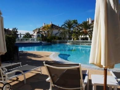 Apartamento con 3 dormitorios se vende en Marbella, Costa del Sol