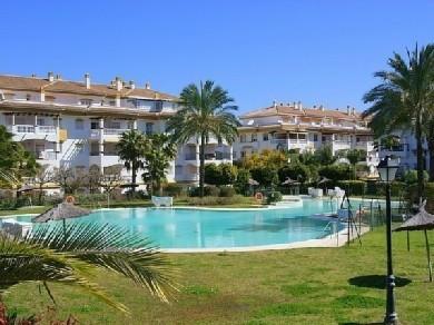 Apartamento con 3 dormitorios se vende en Marbella, Costa del Sol