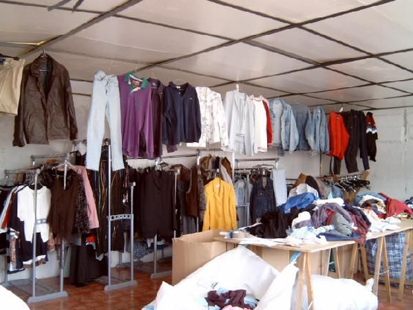 VENDEMOS AL MAYOR ROPA Y CALZADO USADOS