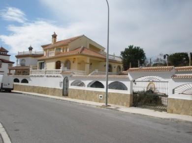 Chalet con 5 dormitorios se vende en Torre del Mar, Costa del Sol