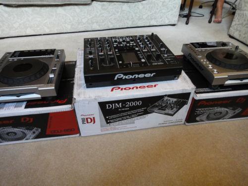 PAIR CDJ-850 DJ CD PLAYERS / DJM-2000 Mixer