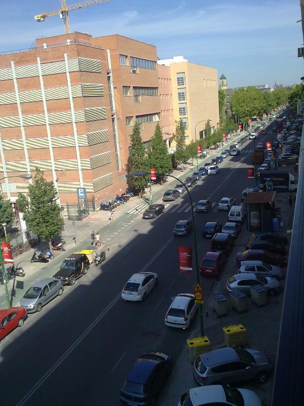 Frente universidad reina mercedes nuevo air.cond bien amueblado alquiler