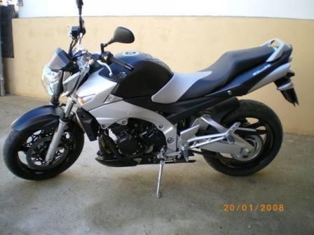 SE VENDE SUZUKI GSR 600 CON 6800 KM