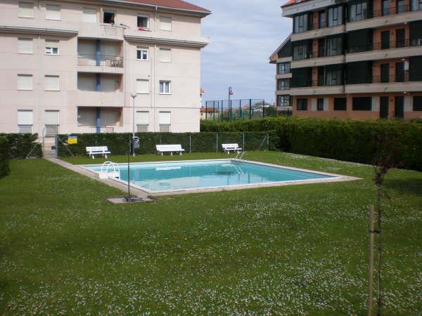 Zona urbana y céntrica, a 10 minutos andando de la playa del Ris.