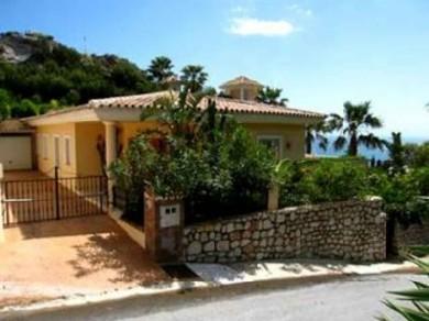 Chalet con 5 dormitorios se vende en Benalmadena Pueblo, Costa del Sol