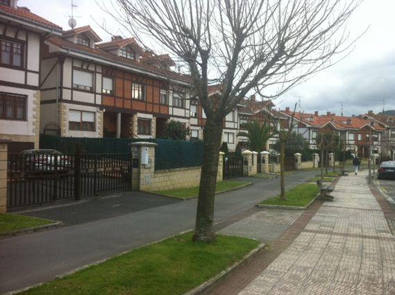 Impecable chalet esquina sondika 280m2