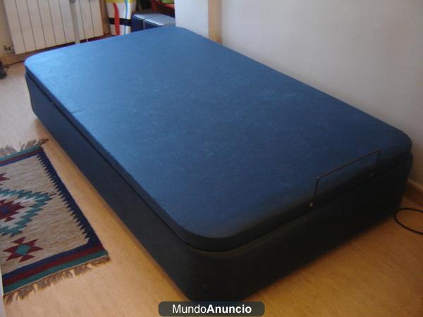 VENDO CANAPÉ 105 x 135. REVESTIDO EN AZUL