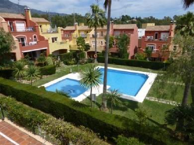 Adosado con 4 dormitorios se vende en Marbella, Costa del Sol