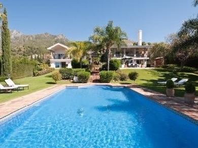 Chalet con 9 dormitorios se vende en Marbella, Costa del Sol