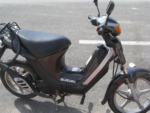 SCOOTER SUZUKI CASI NUEVA