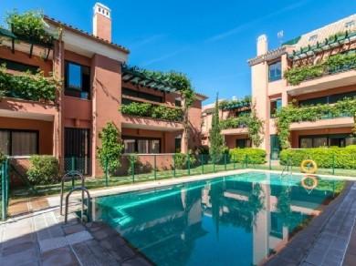 Apartamento con 2 dormitorios se vende en Marbella, Costa del Sol