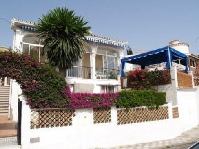 Chalet con 4 dormitorios se vende en Caleta de Velez, Costa del Sol