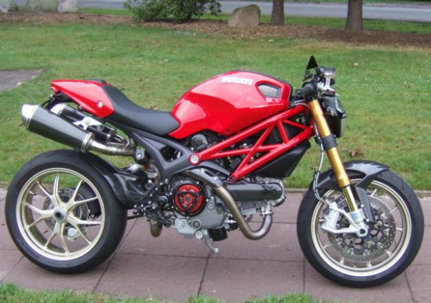 Ducati monster 1100 s  2010  2700  km