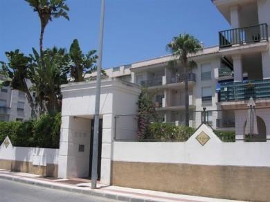 Apartamento con 2 dormitorios se vende en Marbella, Costa del Sol