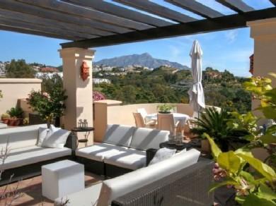 Apartamento con 3 dormitorios se vende en Benahavis, Costa del Sol