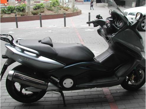 T-MAX IMPECABLE CON MUCHOS ACCESORIOS