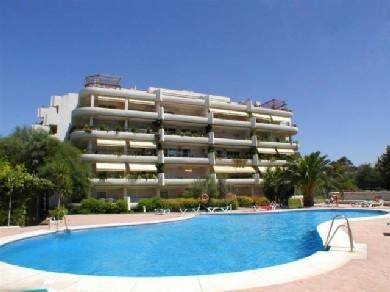 Apartamento con 2 dormitorios se vende en Marbella, Costa del Sol