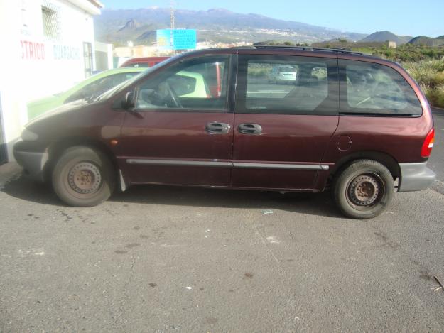 chrysler voyager. 7 plaza. 82000km. itv ok. full opt. 2,4 l gazol. 3200e