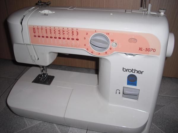 Maquina de coser BROTHER XL5070 de pespunte recto y Zig Zag.