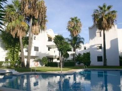 Apartamento con 2 dormitorios se vende en Estepona, Costa del Sol