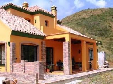 Chalet con 3 dormitorios se vende en Estepona, Costa del Sol