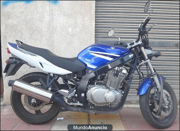 Vendo moto semi-Nueva!!