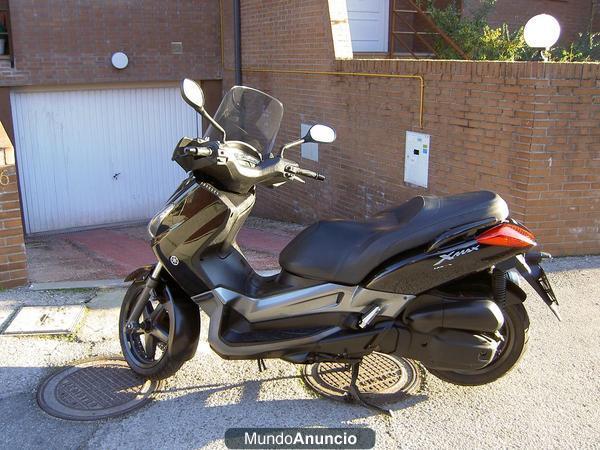 YAMAHA X-MAX 125