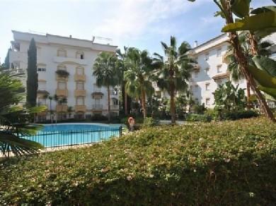 Apartamento con 2 dormitorios se vende en Marbella, Costa del Sol