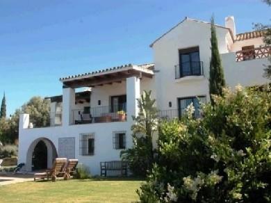 Chalet con 5 dormitorios se vende en Estepona, Costa del Sol