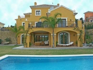 Chalet con 4 dormitorios se vende en Estepona, Costa del Sol