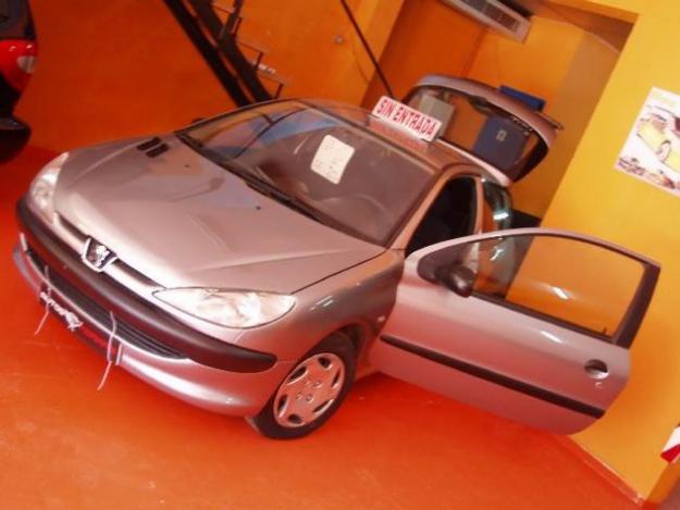 Comprar coche Peugeot 206 1.4 HDI '02 en Madrid