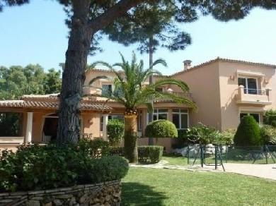 Chalet con 4 dormitorios se vende en Marbella, Costa del Sol