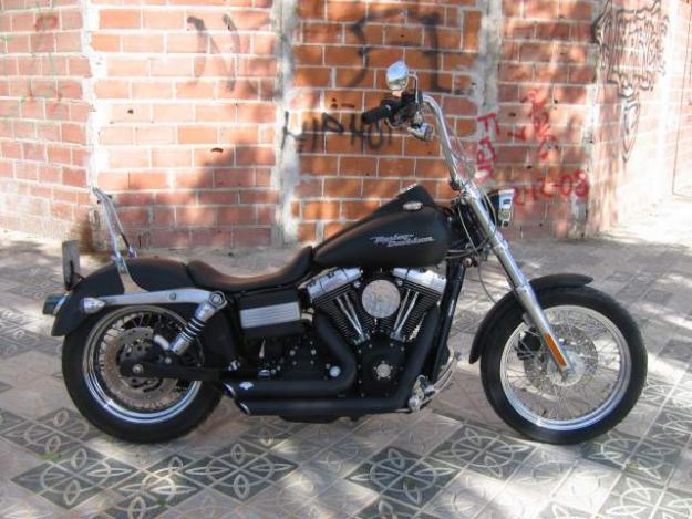 harley-davidson dyna street bob 1584 cc.