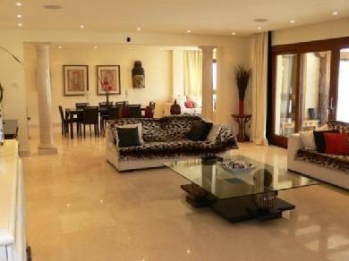 Apartamento con 4 dormitorios se vende en Marbella, Costa del Sol