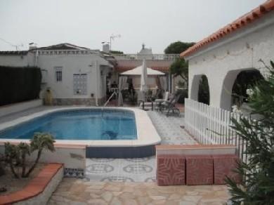 Chalet con 3 dormitorios se vende en Los Balcones, Costa Blanca