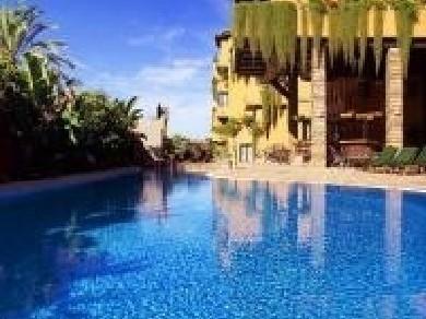 Apartamento con 2 dormitorios se vende en Estepona, Costa del Sol