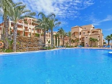 Apartamento con 2 dormitorios se vende en Benahavis, Costa del Sol