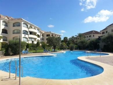 Apartamento con 2 dormitorios se vende en Marbella, Costa del Sol