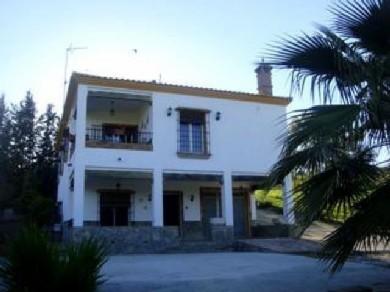 Chalet con 4 dormitorios se vende en Alhaurin el Grande